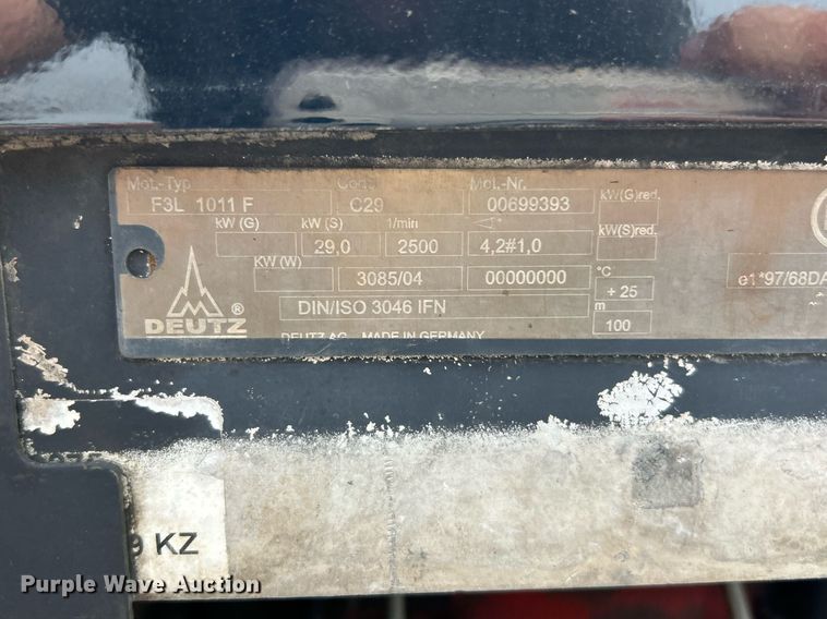 image for item NQ9891 2002 Vermeer LM42  cable plow