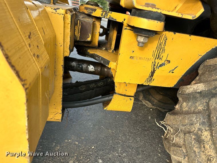 image for item NQ9891 2002 Vermeer LM42  cable plow