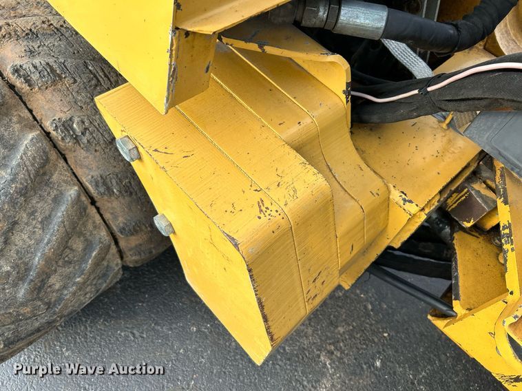 image for item NQ9891 2002 Vermeer LM42  cable plow