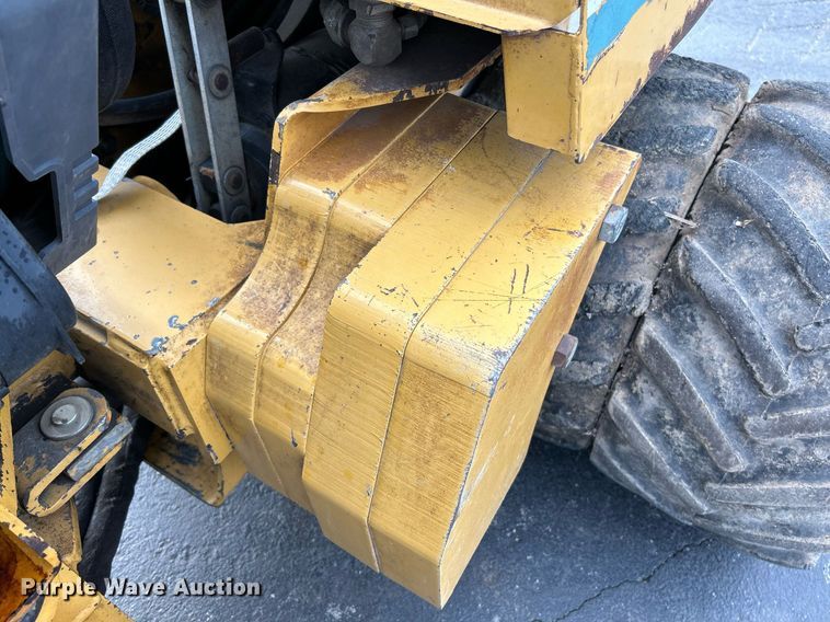 image for item NQ9891 2002 Vermeer LM42  cable plow