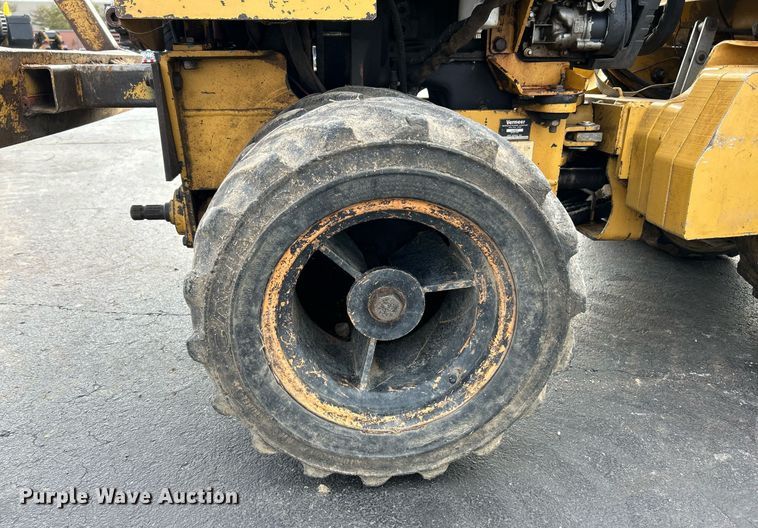 image for item NQ9891 2002 Vermeer LM42  cable plow