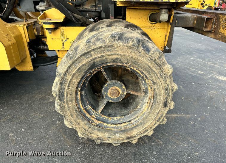 image for item NQ9891 2002 Vermeer LM42  cable plow