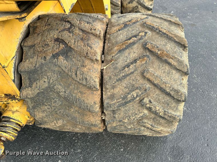 image for item NQ9891 2002 Vermeer LM42  cable plow