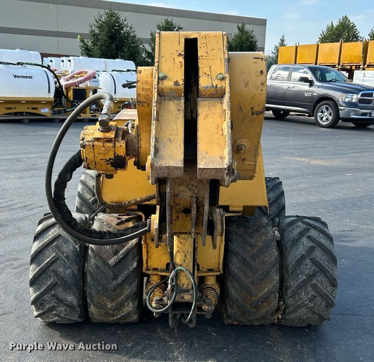 image for item NQ9892 2006 Vermeer LM42  cable plow