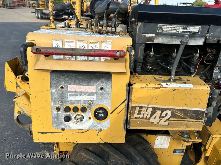 image for item NQ9892 2006 Vermeer LM42  cable plow