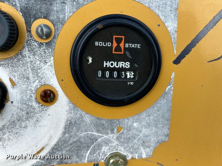 image for item NQ9892 2006 Vermeer LM42  cable plow