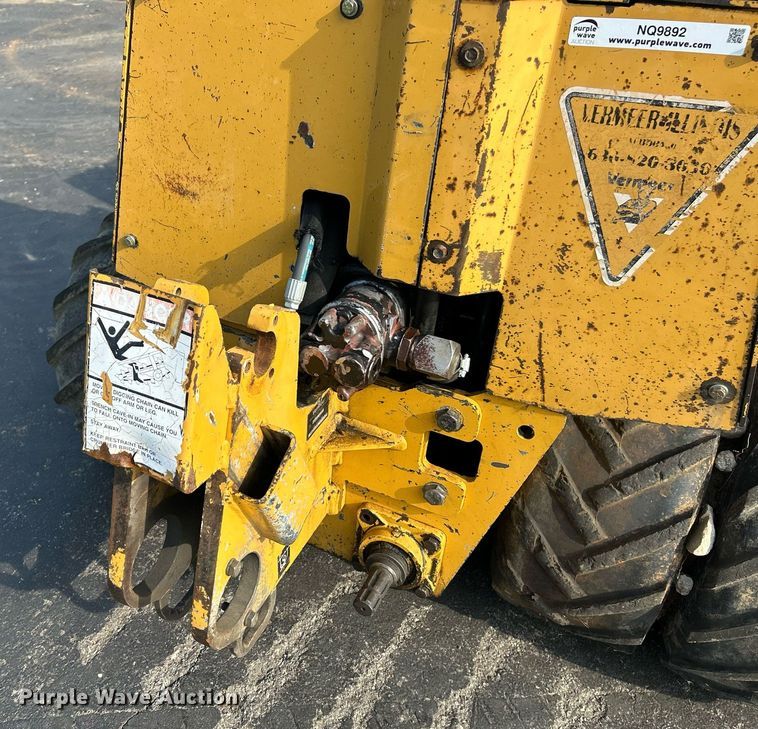 image for item NQ9892 2006 Vermeer LM42  cable plow