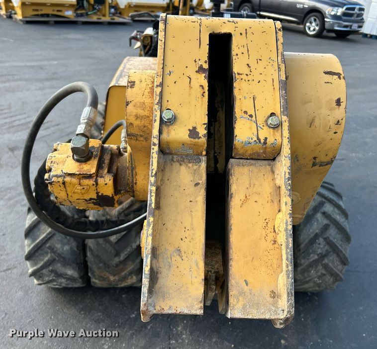 image for item NQ9892 2006 Vermeer LM42  cable plow