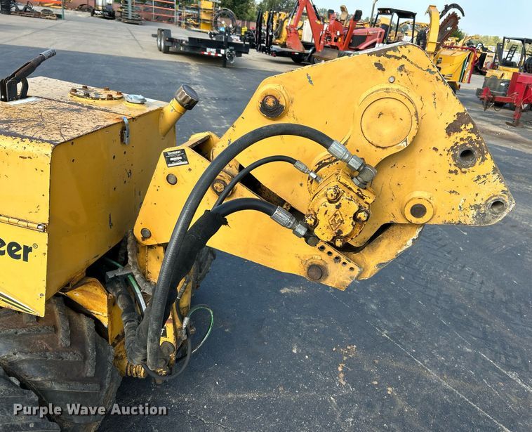 image for item NQ9892 2006 Vermeer LM42  cable plow