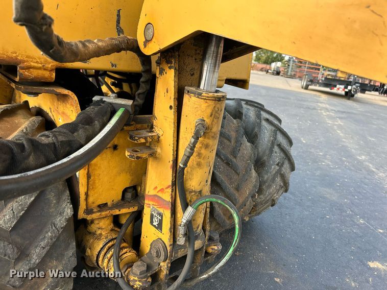 image for item NQ9892 2006 Vermeer LM42  cable plow