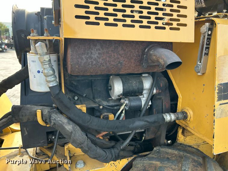 image for item NQ9892 2006 Vermeer LM42  cable plow