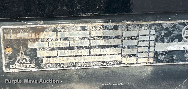 image for item NQ9892 2006 Vermeer LM42  cable plow