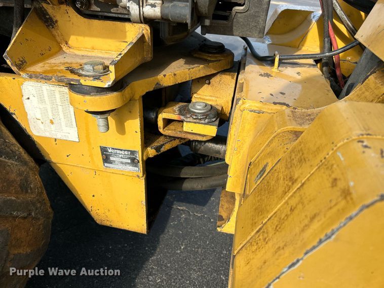 image for item NQ9892 2006 Vermeer LM42  cable plow