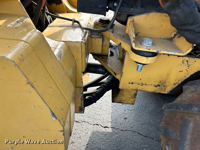 image for item NQ9892 2006 Vermeer LM42  cable plow