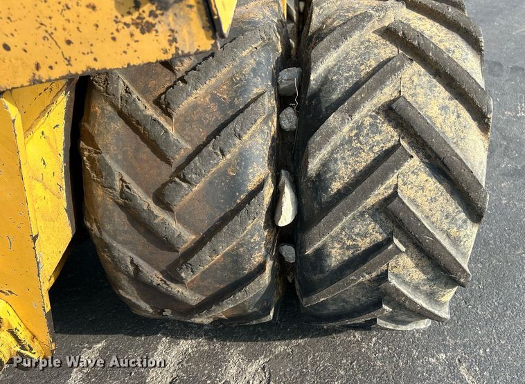 image for item NQ9892 2006 Vermeer LM42  cable plow