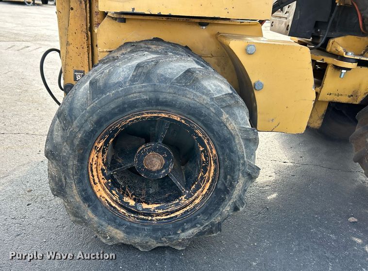 image for item NQ9892 2006 Vermeer LM42  cable plow