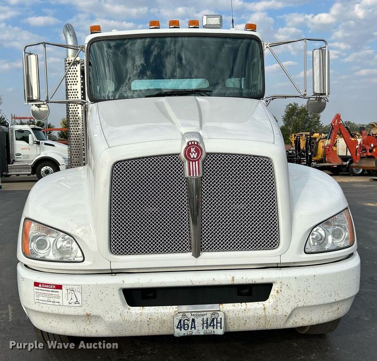 image for item NQ9894 2013 Kenworth T300  utility / service truck
