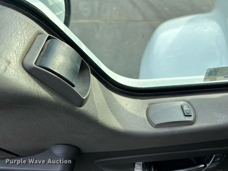 image for item NQ9894 2013 Kenworth T300  utility / service truck