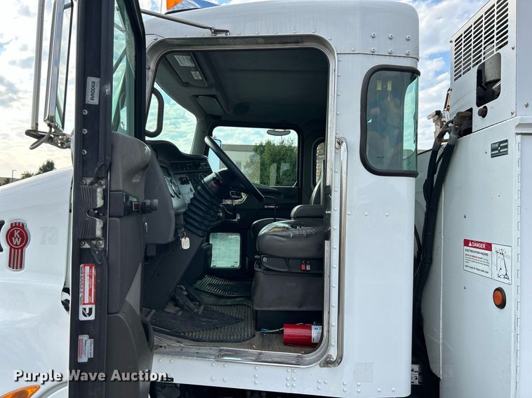 image for item NQ9894 2013 Kenworth T300  utility / service truck