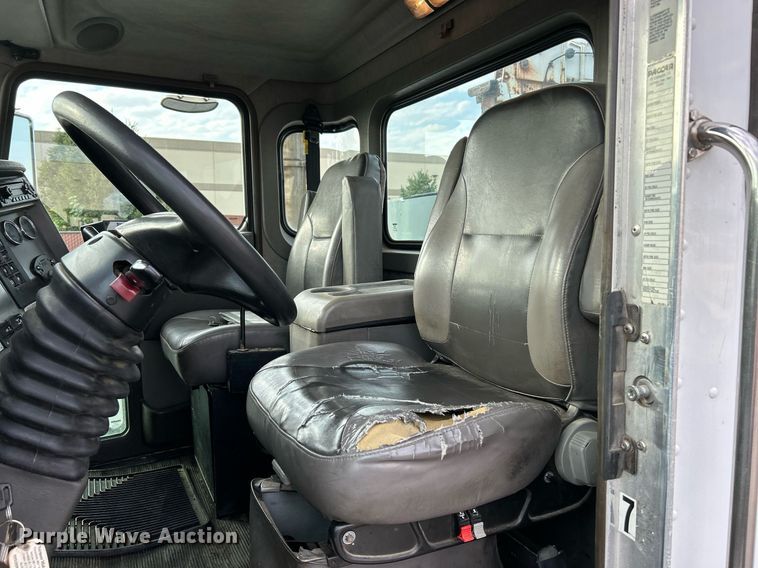 image for item NQ9894 2013 Kenworth T300  utility / service truck