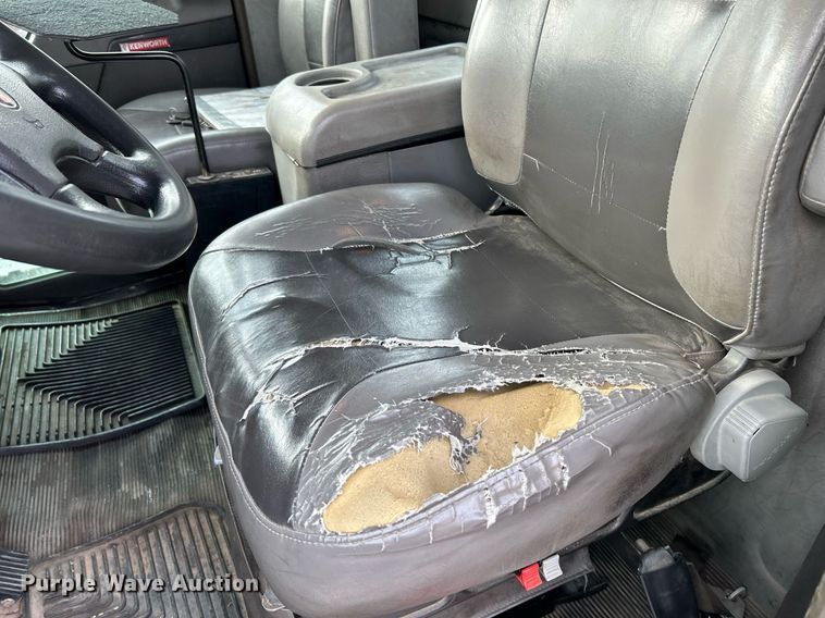 image for item NQ9894 2013 Kenworth T300  utility / service truck