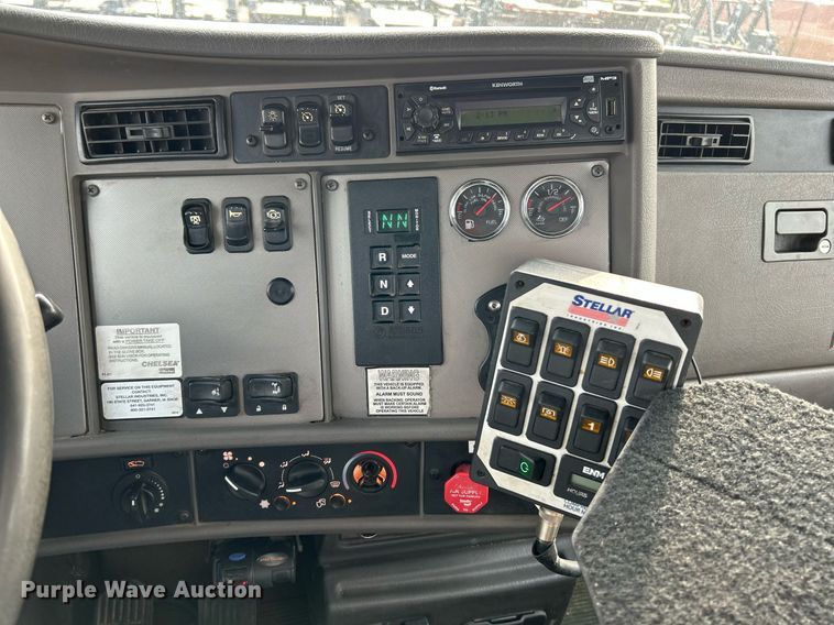 image for item NQ9894 2013 Kenworth T300  utility / service truck