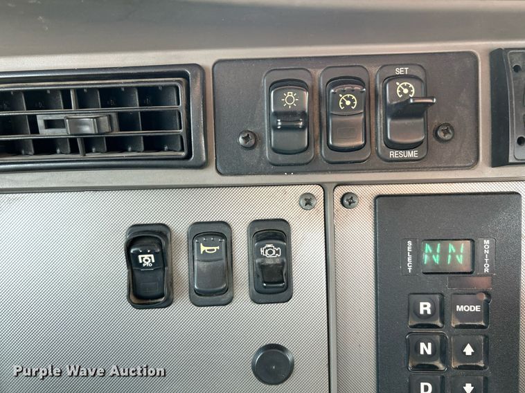 image for item NQ9894 2013 Kenworth T300  utility / service truck