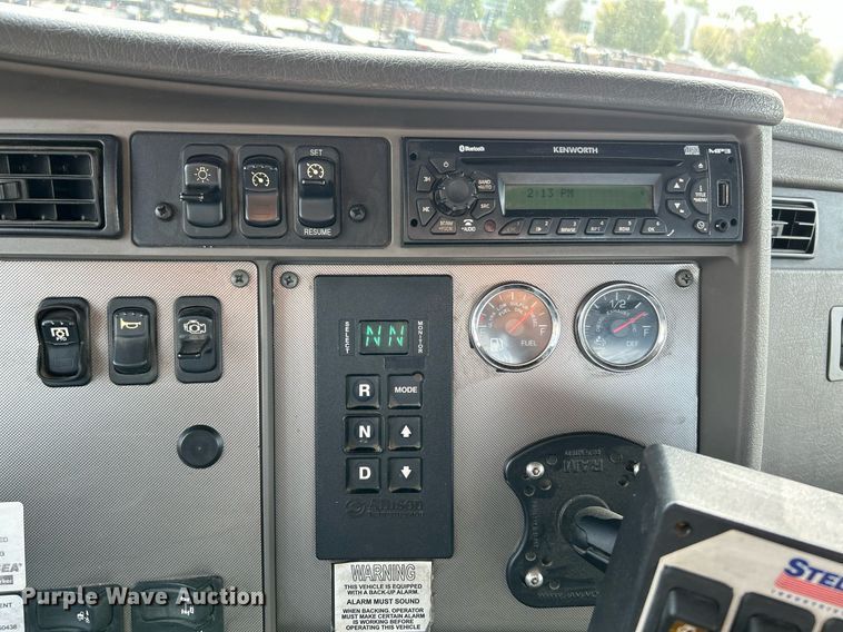 image for item NQ9894 2013 Kenworth T300  utility / service truck