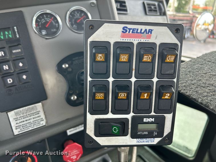 image for item NQ9894 2013 Kenworth T300  utility / service truck