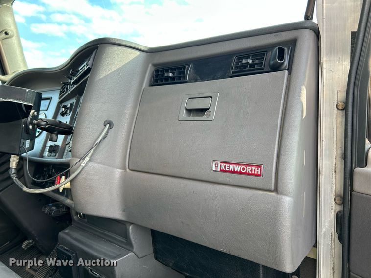 image for item NQ9894 2013 Kenworth T300  utility / service truck