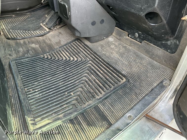 image for item NQ9894 2013 Kenworth T300  utility / service truck