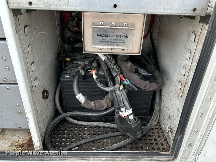 image for item NQ9894 2013 Kenworth T300  utility / service truck