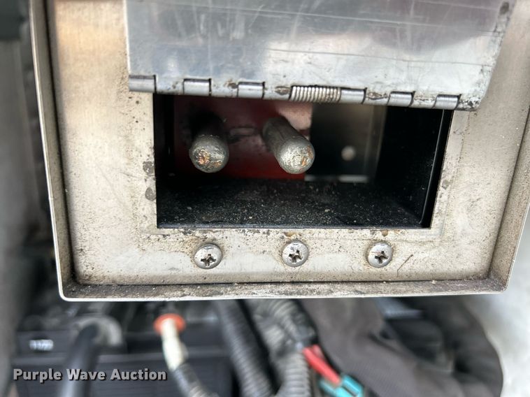 image for item NQ9894 2013 Kenworth T300  utility / service truck