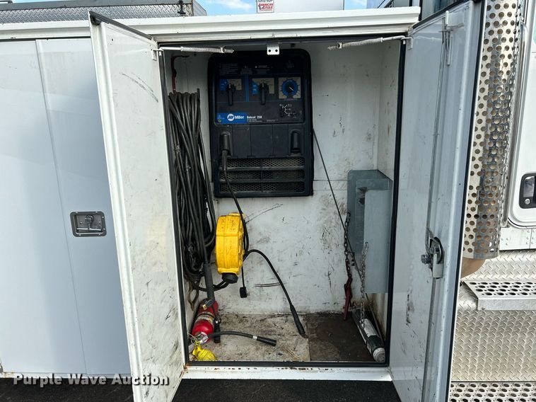 image for item NQ9894 2013 Kenworth T300  utility / service truck