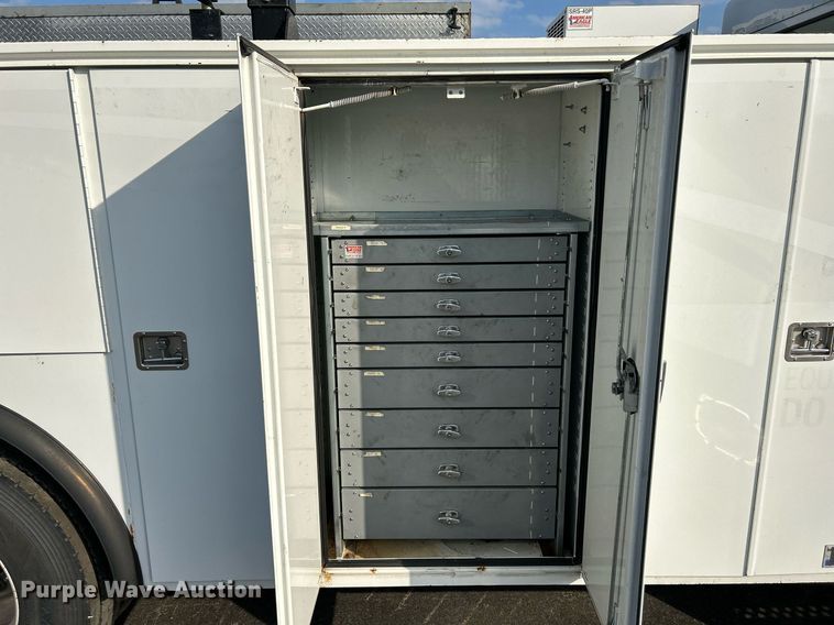 image for item NQ9894 2013 Kenworth T300  utility / service truck