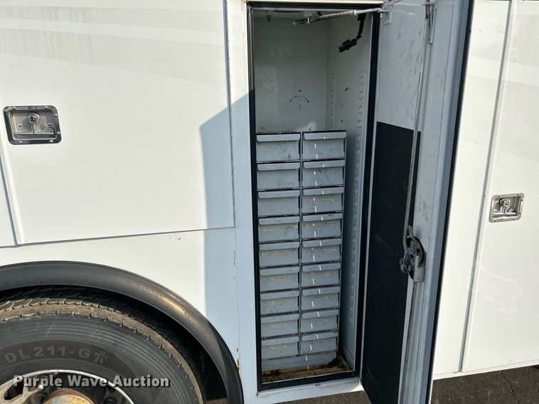 image for item NQ9894 2013 Kenworth T300  utility / service truck