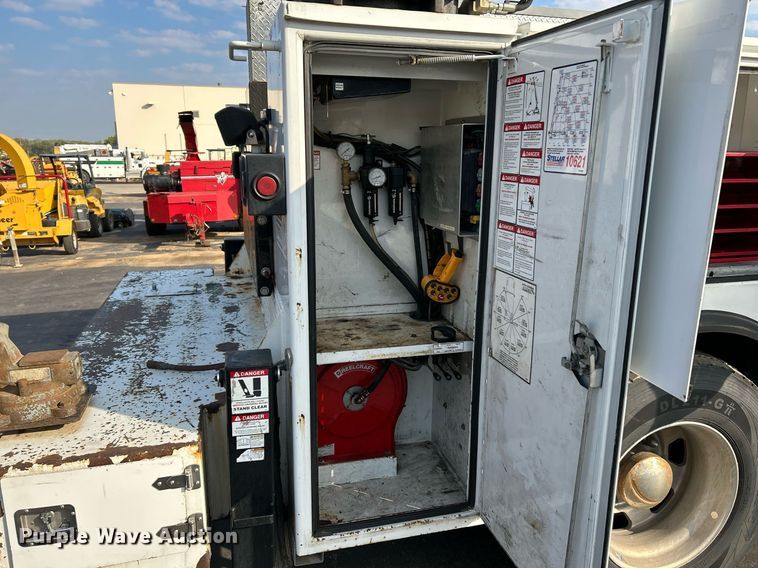 image for item NQ9894 2013 Kenworth T300  utility / service truck