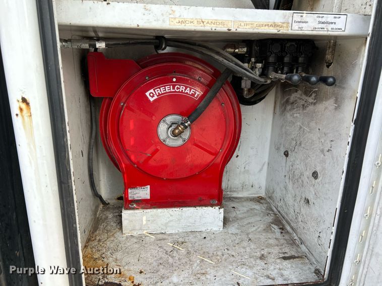 image for item NQ9894 2013 Kenworth T300  utility / service truck