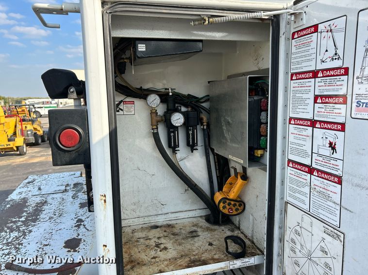 image for item NQ9894 2013 Kenworth T300  utility / service truck