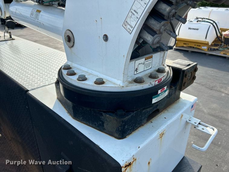 image for item NQ9894 2013 Kenworth T300  utility / service truck