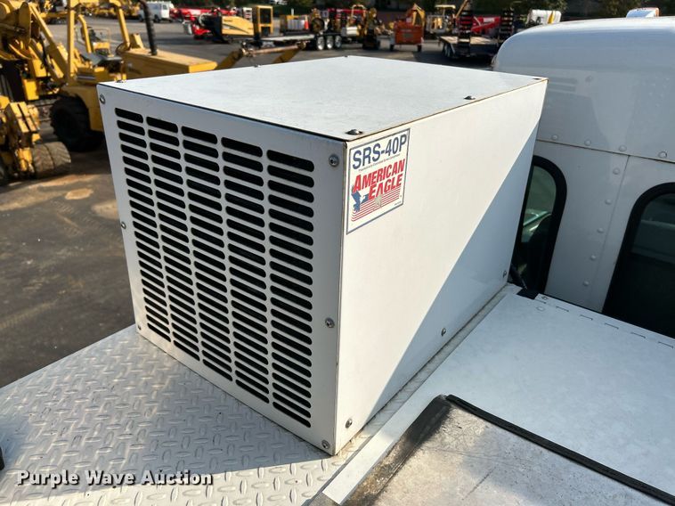 image for item NQ9894 2013 Kenworth T300  utility / service truck