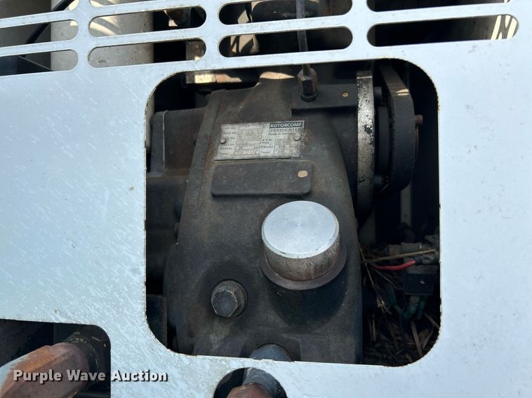 image for item NQ9894 2013 Kenworth T300  utility / service truck