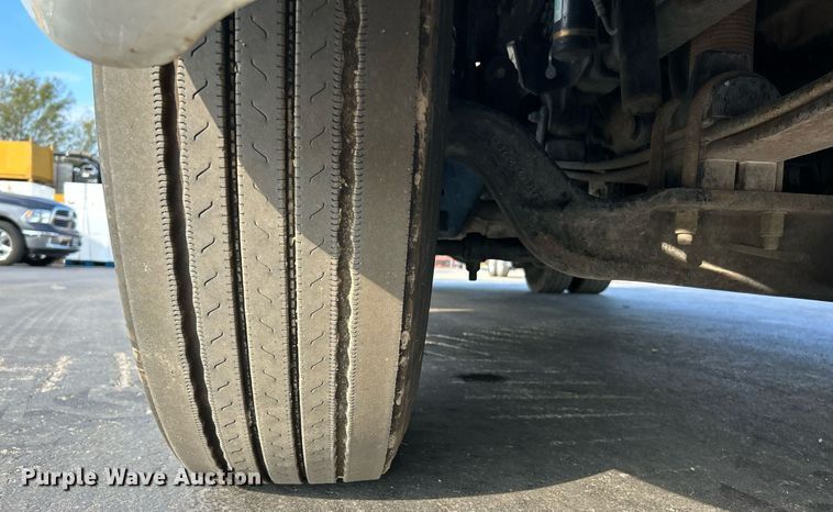 image for item NQ9894 2013 Kenworth T300  utility / service truck