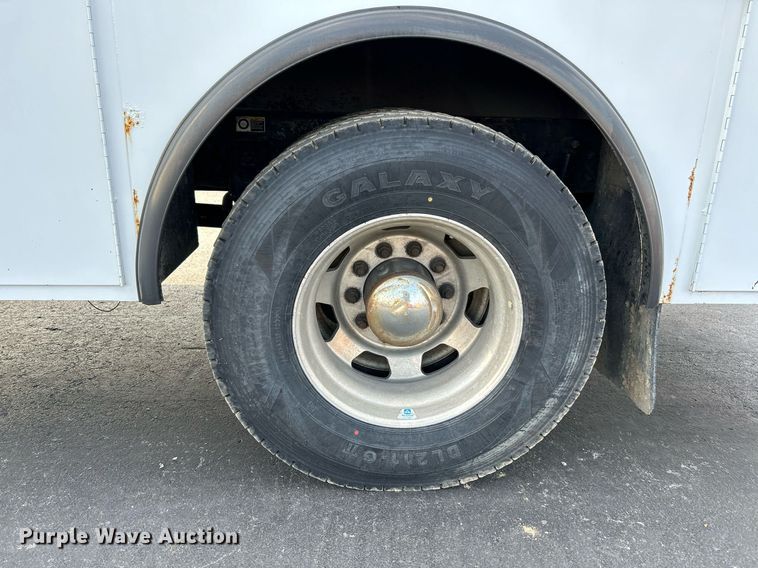 image for item NQ9894 2013 Kenworth T300  utility / service truck