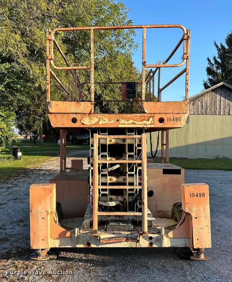 image for item NQ9918 2002 JLG 500RTS  scissor lift