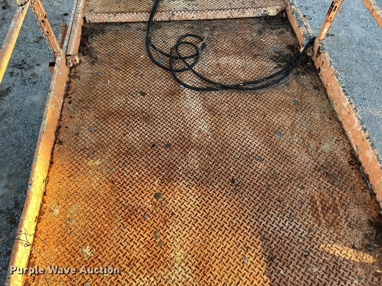 image for item NQ9918 2002 JLG 500RTS  scissor lift