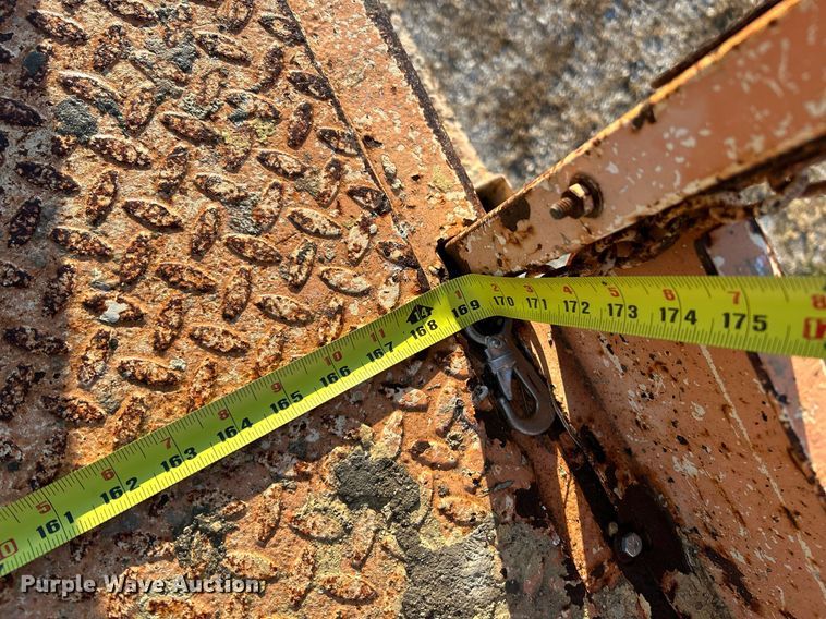 image for item NQ9918 2002 JLG 500RTS  scissor lift