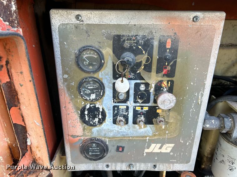 image for item NQ9918 2002 JLG 500RTS  scissor lift