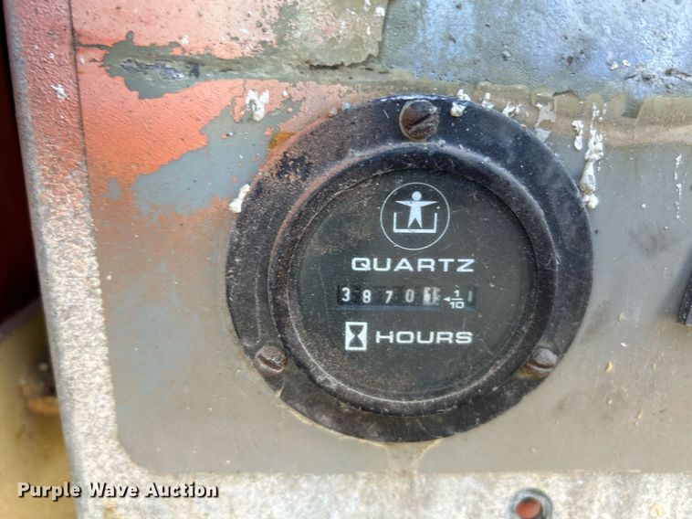 image for item NQ9918 2002 JLG 500RTS  scissor lift