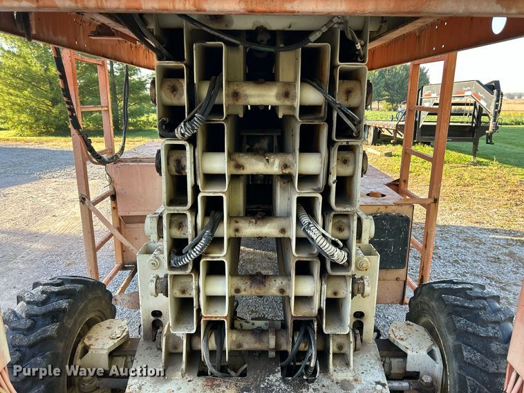 image for item NQ9918 2002 JLG 500RTS  scissor lift